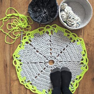háčkovaný koberček rug doily